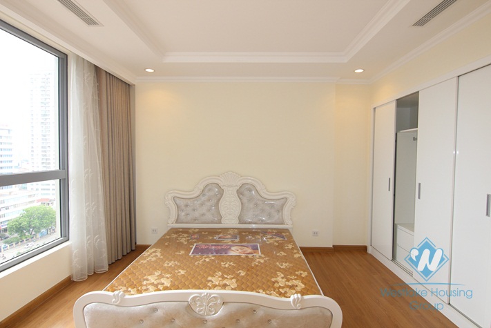 Four bedrooms apartment for rent in Vinhome Nguyen Chi Thanh, Dong Da district, Ha Noi